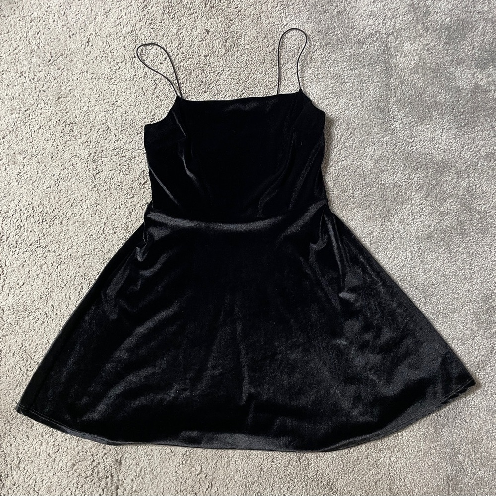 Urban Outfitters Black Velvet fit & flare Mini Dress women’s size small‎